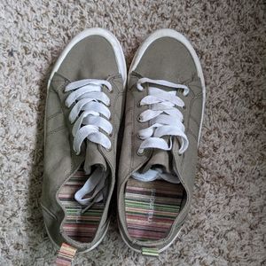 Maurices woman's shoes